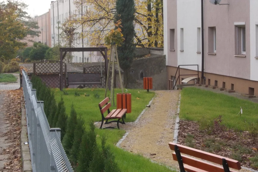Jedno z zielonych podwórek przy ul. Janickiego