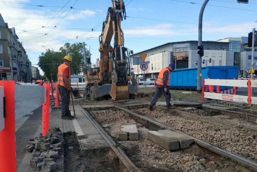 Zniknęły już łuki torów na ulicy Krzywoustego Zniknęły już łuki torów na ulicy Krzywoustego