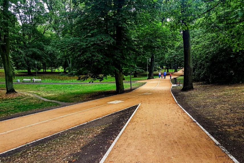 Park Żeromskiego: pierwsza alejka gotowa, kolej na następne Park Żeromskiego: pierwsza alejka gotowa, kolej na następne