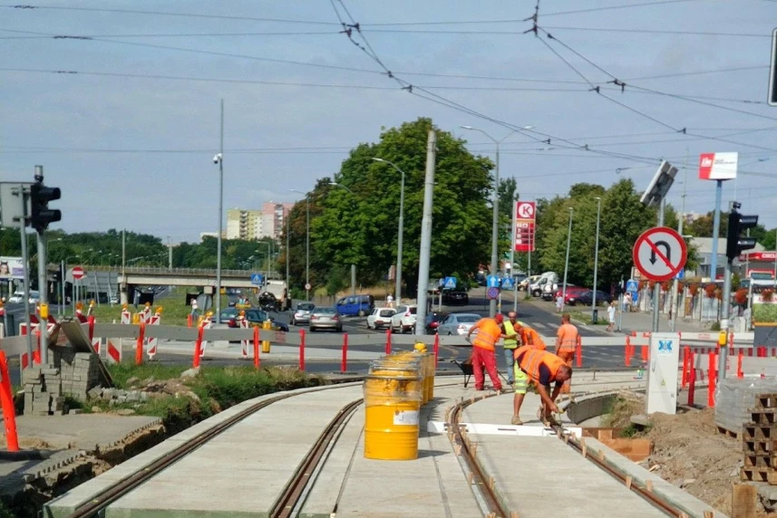 Nowe torowisko na ulicy Krzywoustego nabiera kształtu Nowe torowisko na ulicy Krzywoustego nabiera kształtu