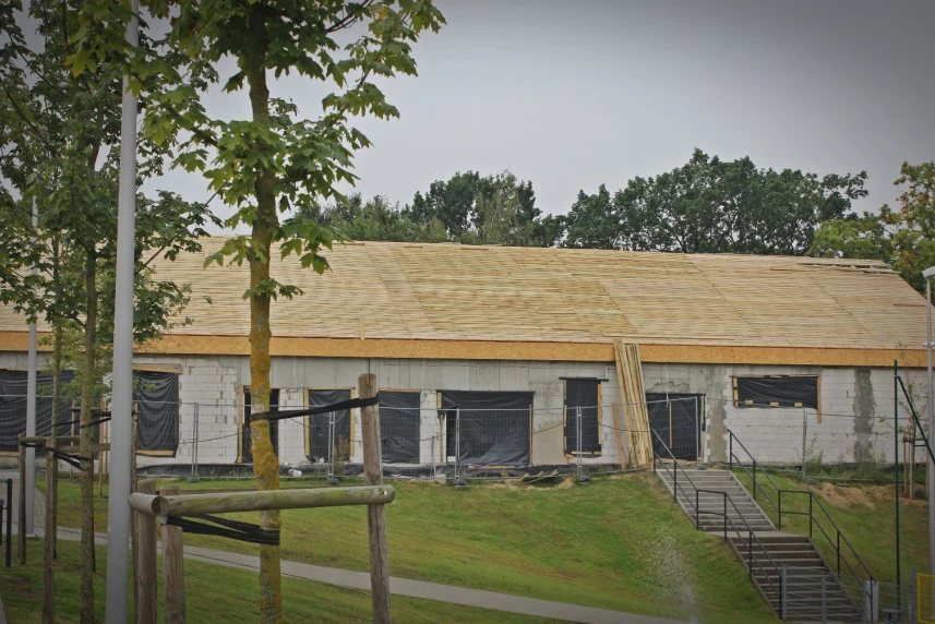 Powstaje zaplecze dla boiska na Kijewie