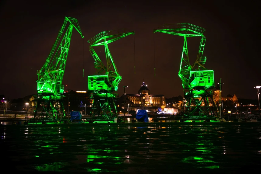 W niedzielę dźwigozaury zaświecą na zielono