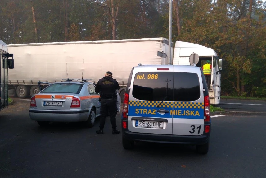 Raz odholują skuter, raz TIR-a Raz odholują skuter, raz TIR-a