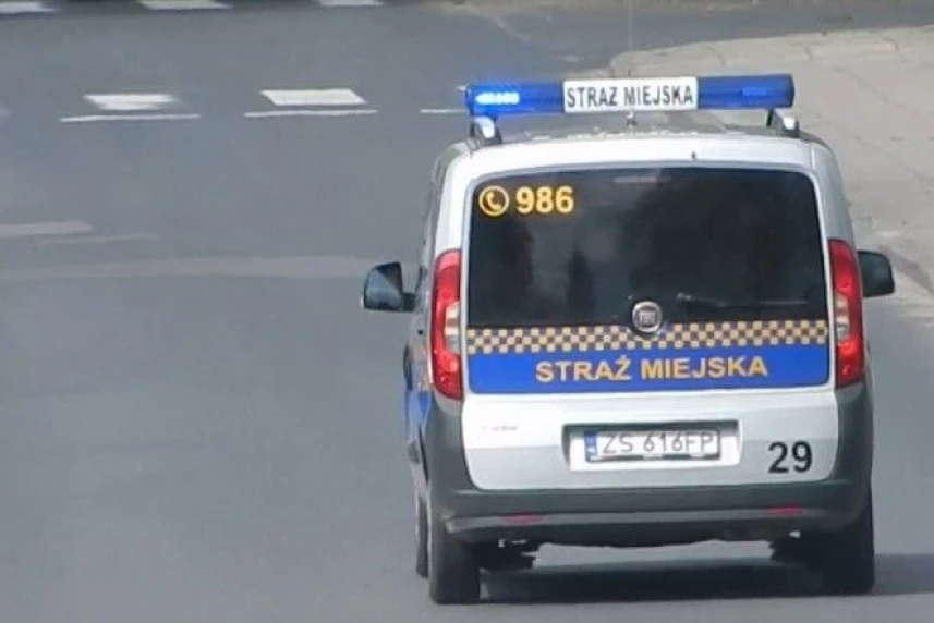 Strażnicy miejscy ratowali mężczyznę próbującego odebrać sobie życie Strażnicy miejscy ratowali mężczyznę próbującego odebrać sobie życie
