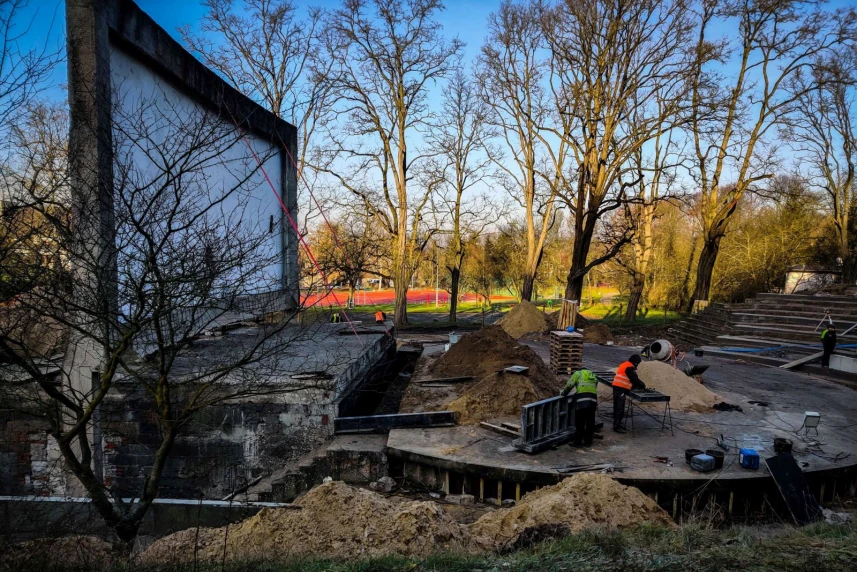 Amfiteatr w Żydowcach: praca wre